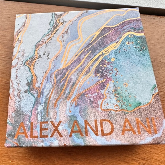 NWT Alex and Ani ‘Love' Charm Bracelet - Picture 8 of 8